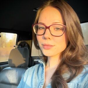 Meet your Posher, Caitlyn